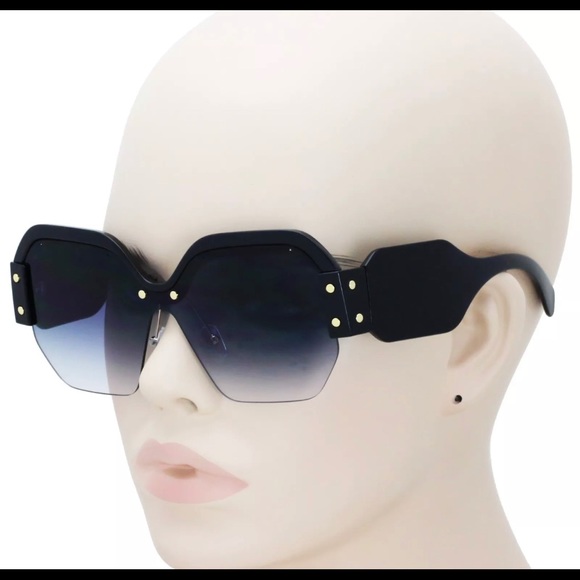 SOLD! Trendy Large Retro Sunglasses! - Picture 3 of 8
